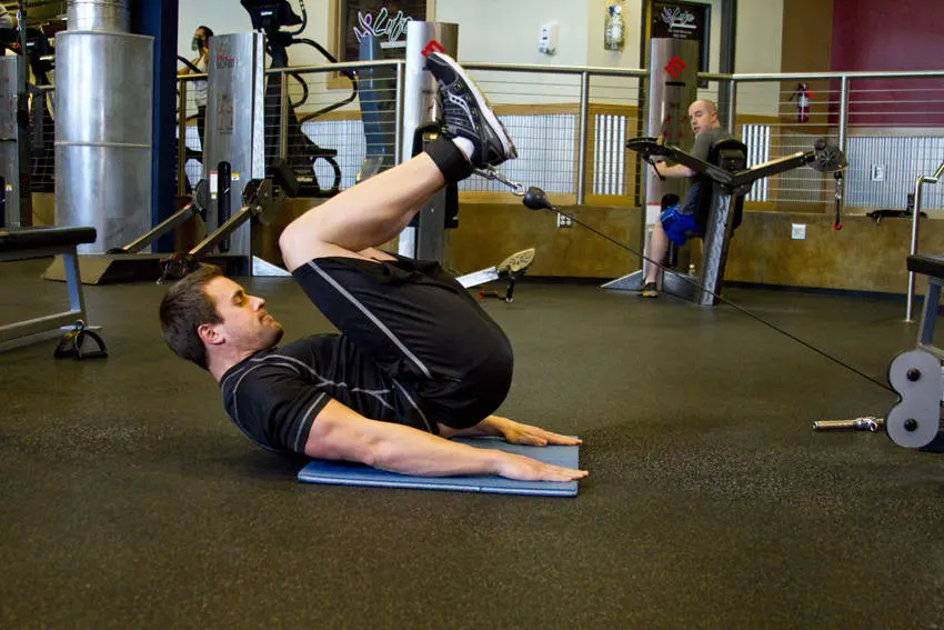 Cable Reverse Crunch exercise