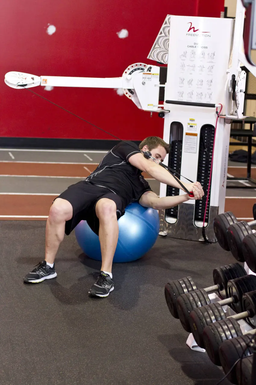 Cable Russian Twists — end position