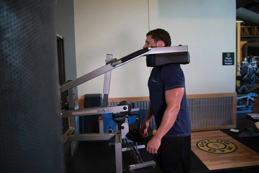 Calf-Machine Shoulder Shrug exercise