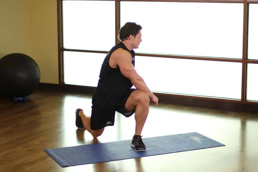 Crossover Reverse Lunge exercise