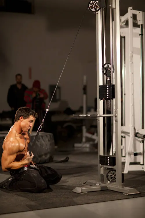 Kneeling Single-Arm High Pulley Row — end position