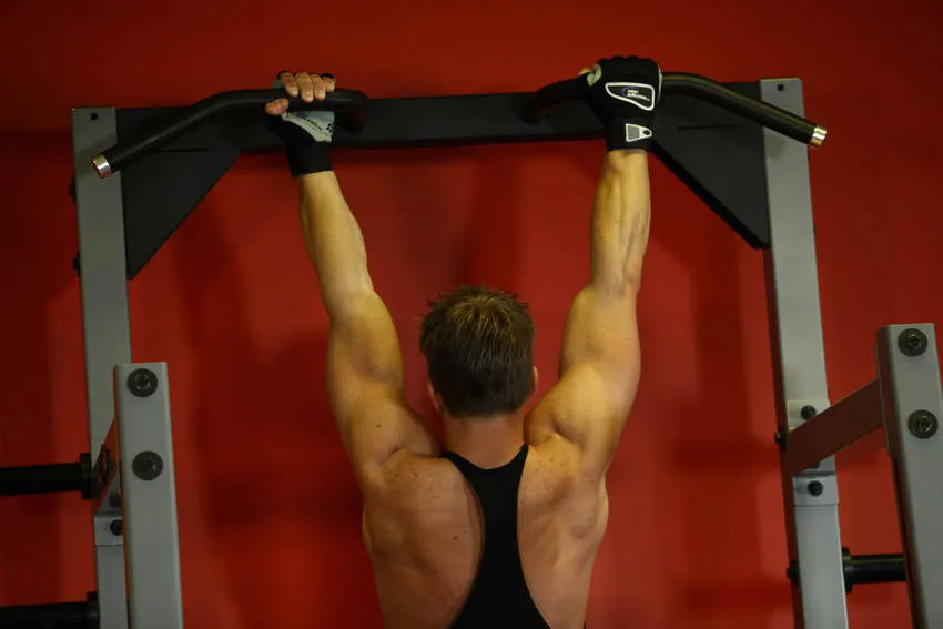 Mixed Grip Chin exercise