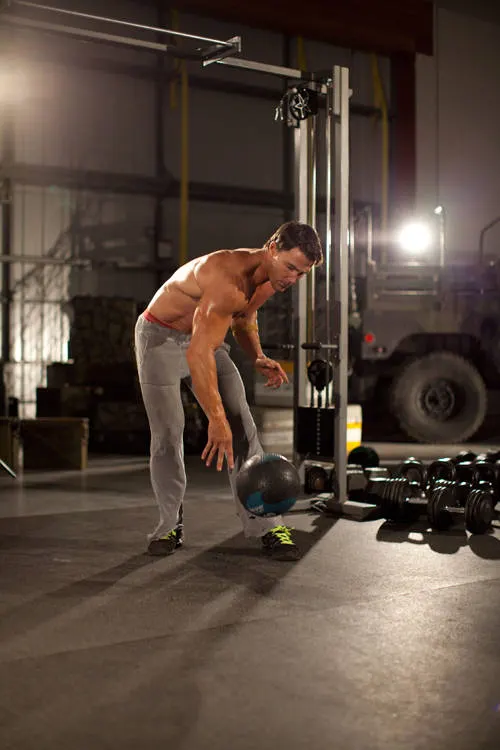 One-Arm Medicine Ball Slam — end position