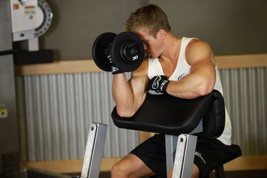 One Arm Dumbbell Preacher Curl — end position