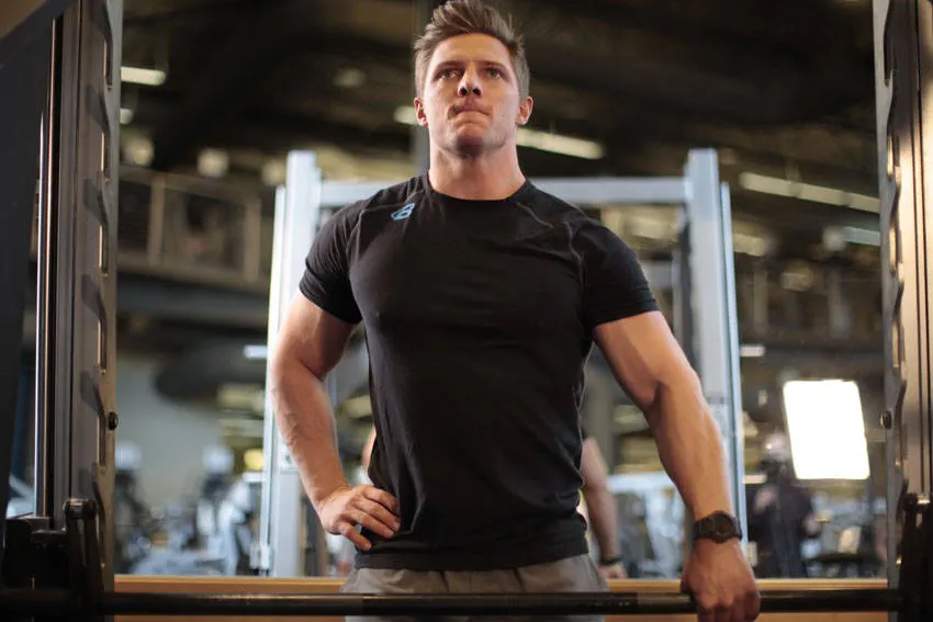 Smith Machine One-Arm Upright Row exercise